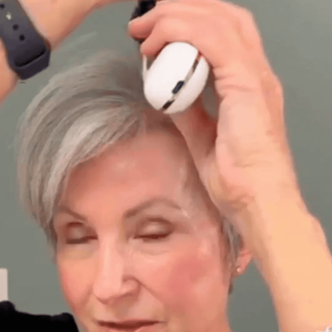 Brosse coiffante intelligente pour cheveux matures